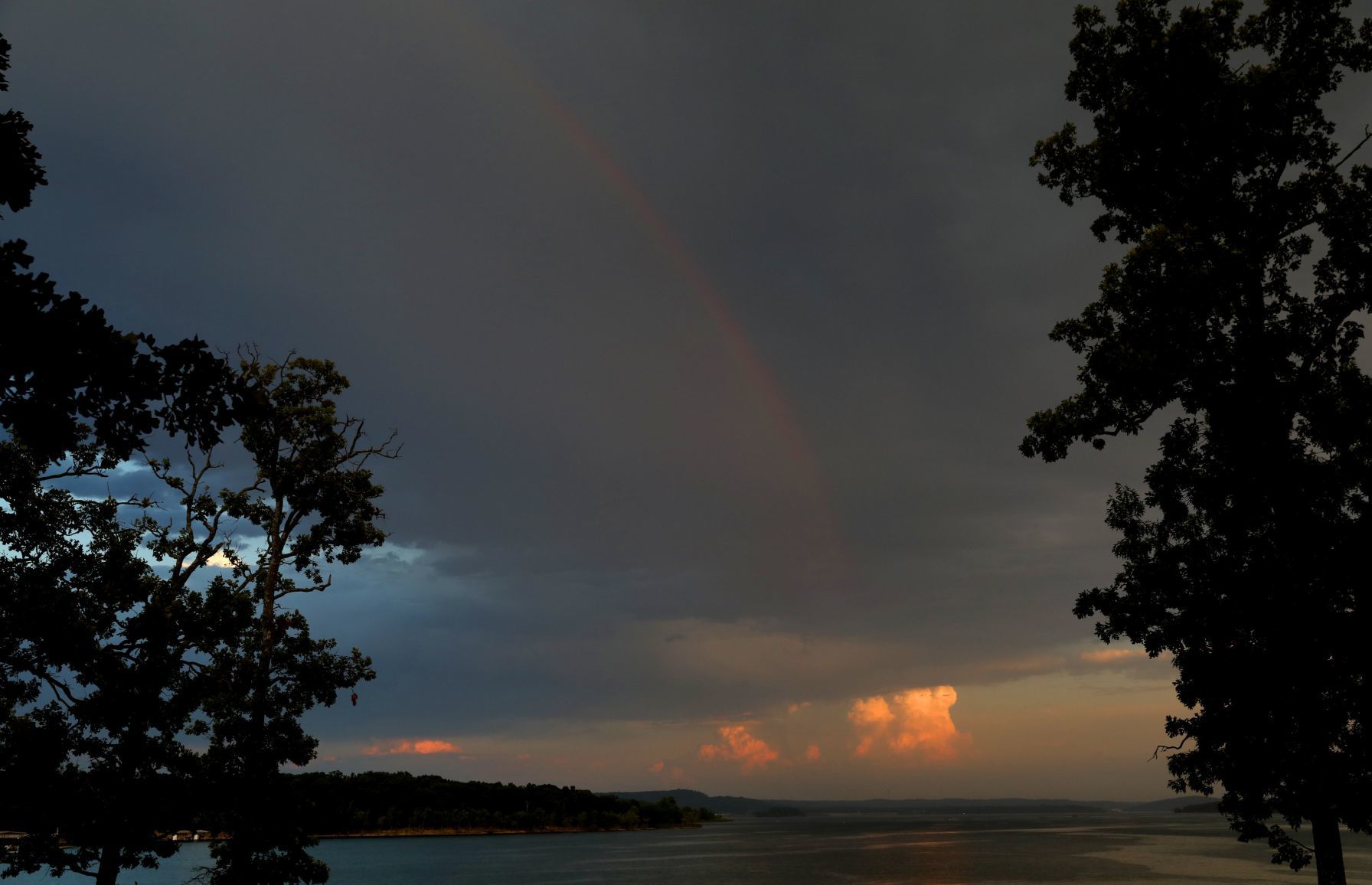 Amid storm warnings 17 die - 9 from one family - when boat capsizes on Table Rock Lake